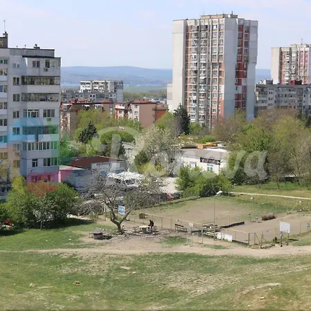 Roneva Spacious Apartment Apartamento Varna