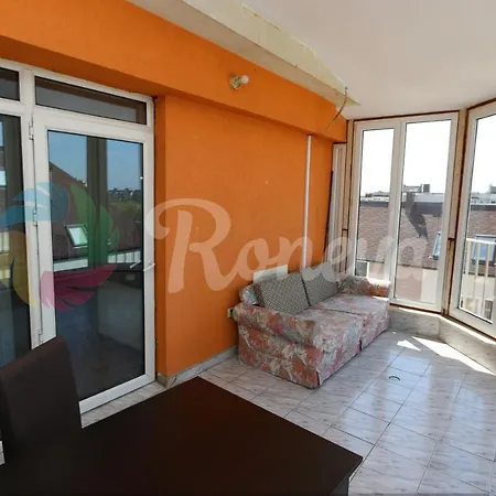 Roneva Spacious Apartment Apartamento *